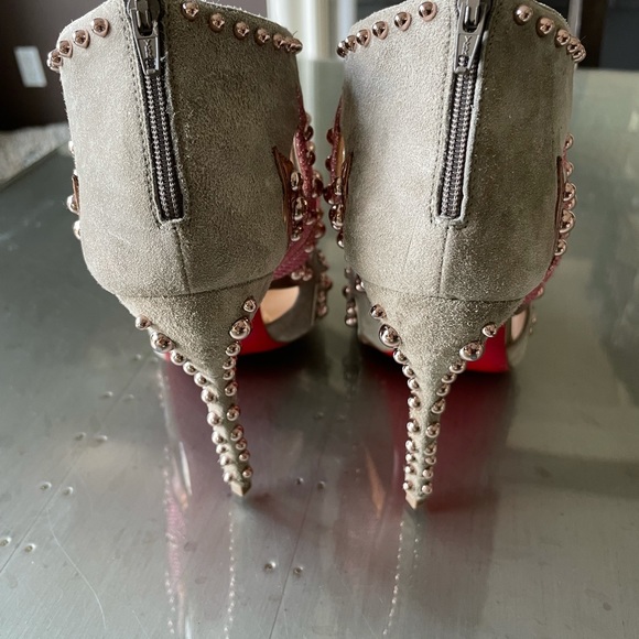 Christian louboutin venecage suede taupe pink studded peep toe sz 38.5 - Picture 6 of 11